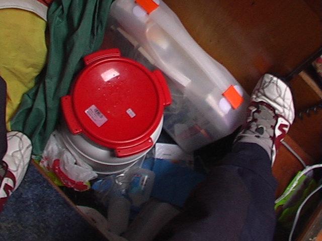 12_11_05_cam 020.jpg - Chaos. Ständig muss ich mich überall abstützen.